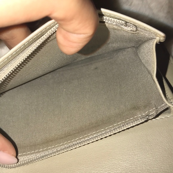 CHANEL - Pearl Bifold Wallet - Picture 11 of 13